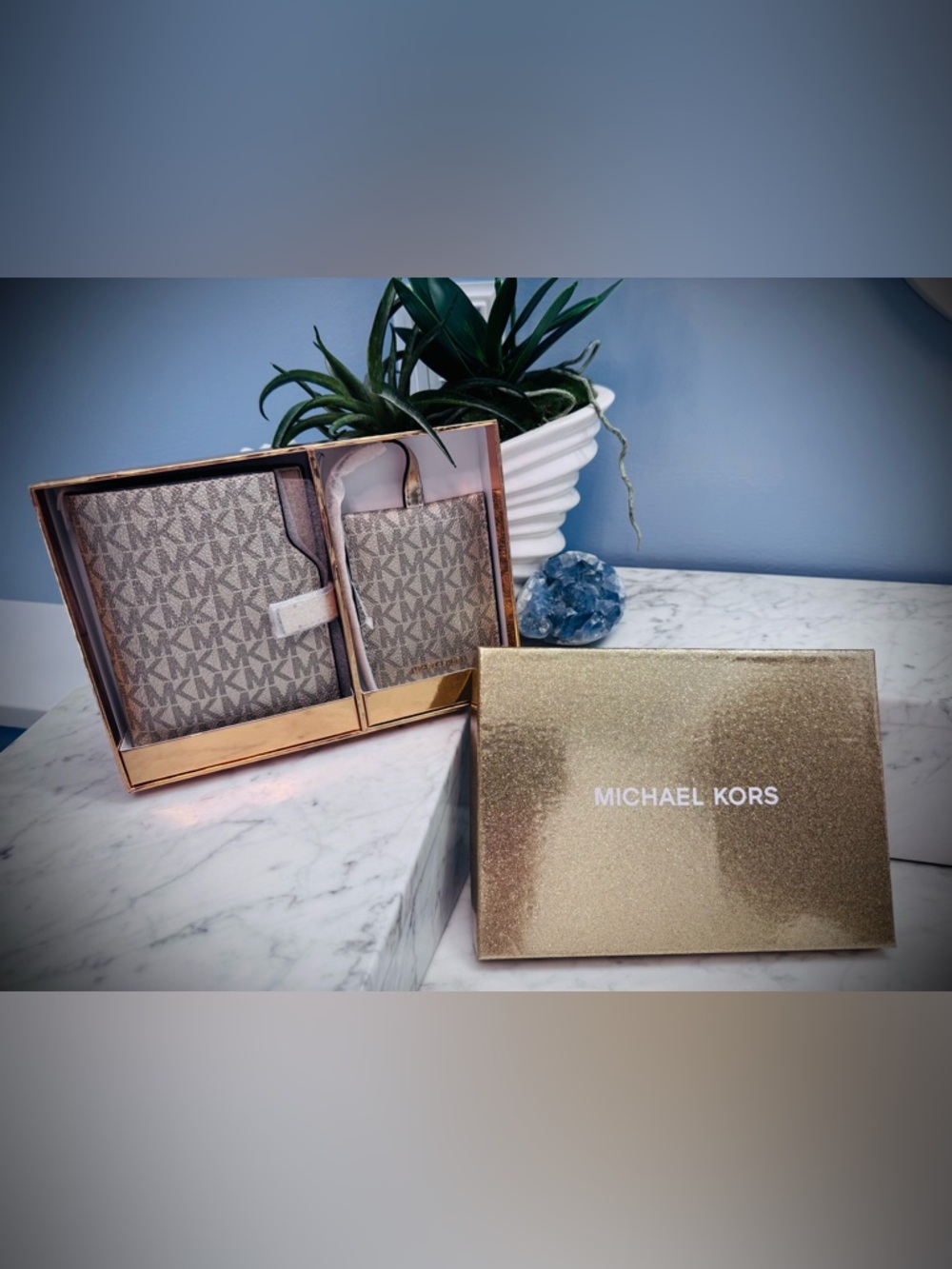 Michael Kors Jet Set Luggage Tag & Passport Wallet Set Pale Gold